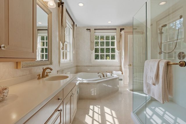 20 Hillery Rd, Leominster, MA 01453