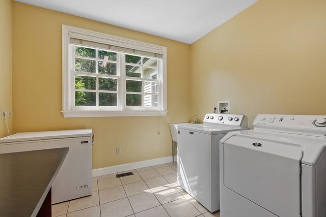 20 Hillery Rd, Leominster, MA 01453