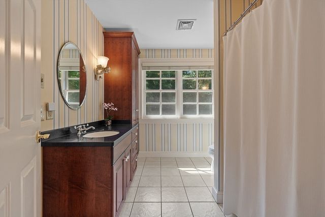 20 Hillery Rd, Leominster, MA 01453