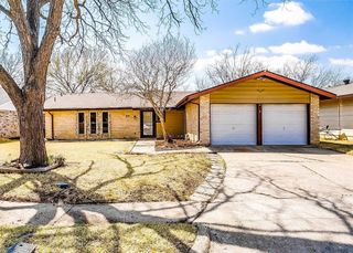 1810 Guinevere Street, Arlington, TX 76014