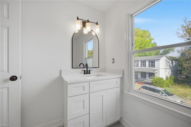 2011 Holladay ST, Portsmouth, VA 23704