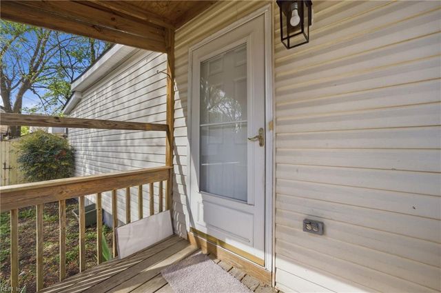 2011 Holladay ST, Portsmouth, VA 23704