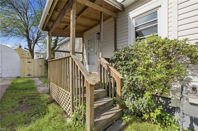 2011 Holladay ST, Portsmouth, VA 23704