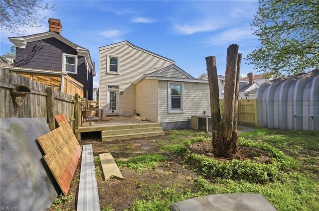 2011 Holladay ST, Portsmouth, VA 23704