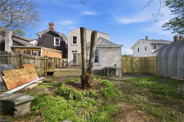 2011 Holladay ST, Portsmouth, VA 23704