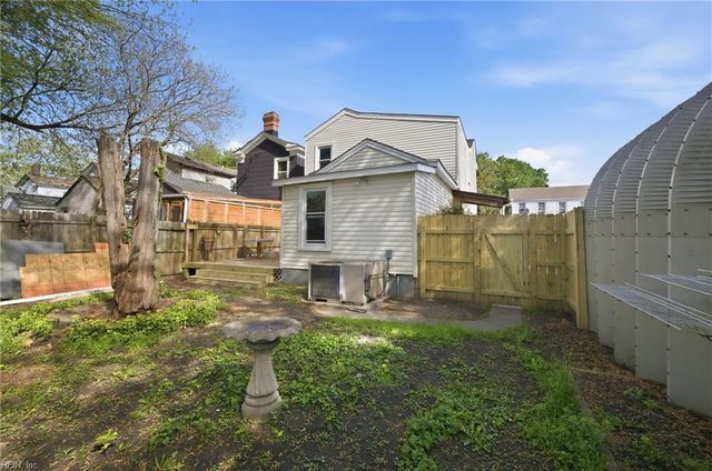 2011 Holladay ST, Portsmouth, VA 23704