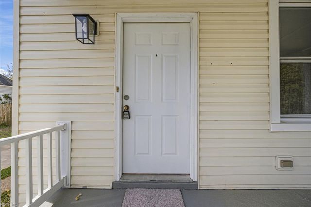 2011 Holladay ST, Portsmouth, VA 23704