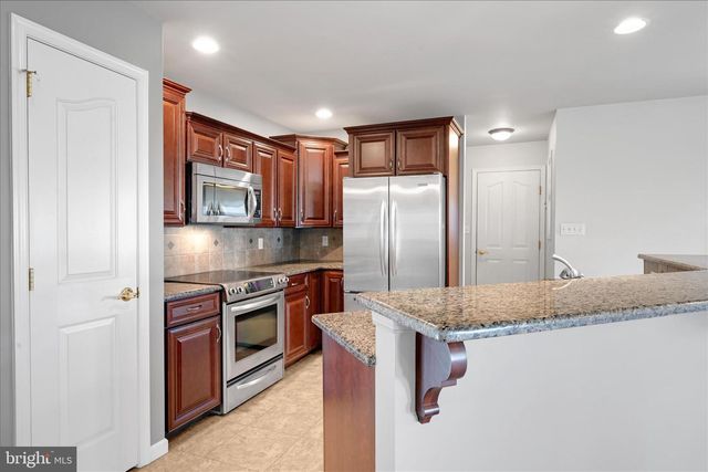 988 CAMBRIDGE DR, Manheim, PA 17545