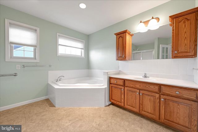 988 CAMBRIDGE DR, Manheim, PA 17545