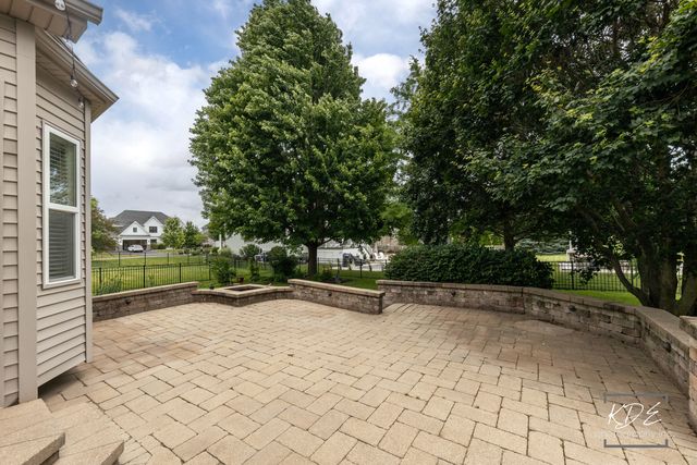 662 Omaha Drive, Yorkville, IL 60560