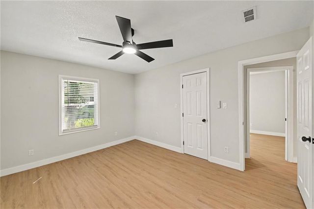 11220 Applewood Drive, Kansas City, MO 64134
