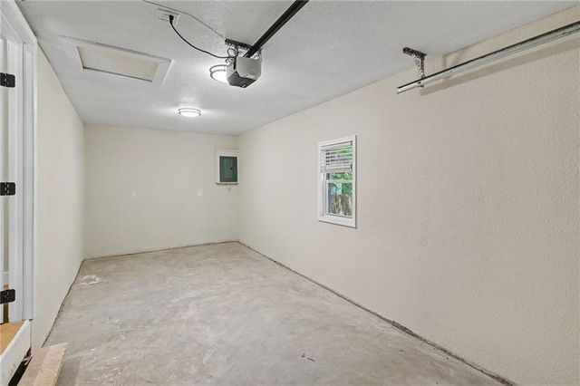 11220 Applewood Drive, Kansas City, MO 64134