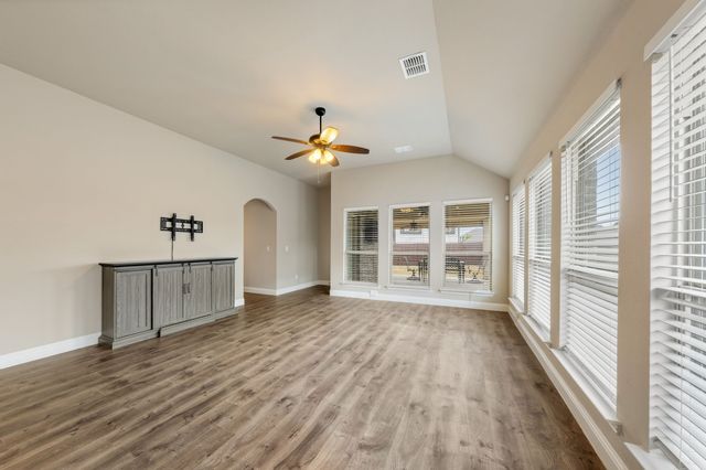 129 Sundance Circle, Waxahachie, TX 75165