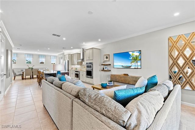 4596 Arboretum CIR 202, Naples, FL 34112