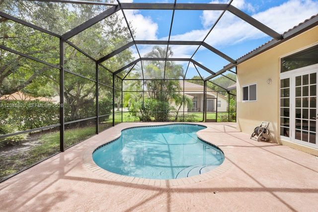 900 Spoonbill Circle, Weston, FL 33326
