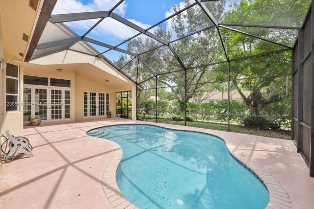 900 Spoonbill Circle, Weston, FL 33326