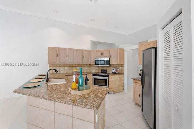 900 Spoonbill Circle, Weston, FL 33326