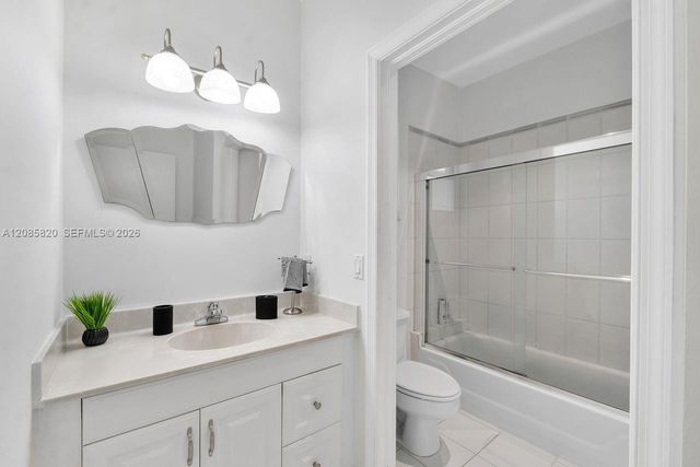 900 Spoonbill Circle, Weston, FL 33326