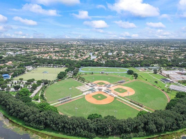 900 Spoonbill Circle, Weston, FL 33326