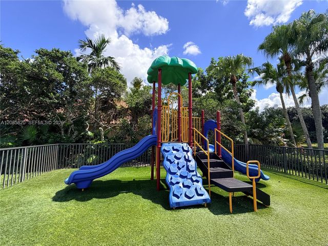 900 Spoonbill Circle, Weston, FL 33326