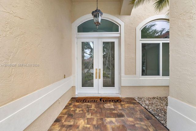 900 Spoonbill Circle, Weston, FL 33326