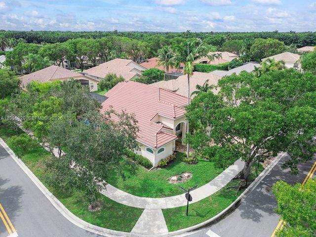 900 Spoonbill Circle, Weston, FL 33326