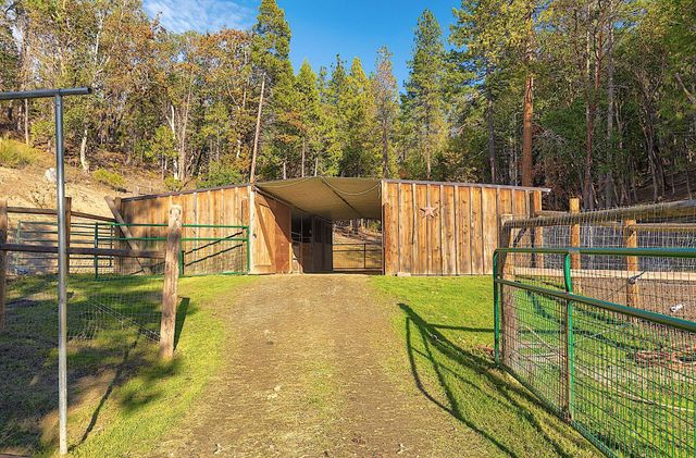 315 Hitching Post Road, Grants Pass, OR 97526