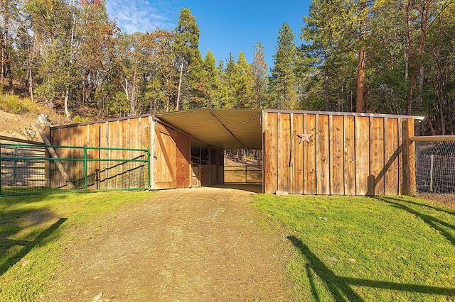 315 Hitching Post Road, Grants Pass, OR 97526