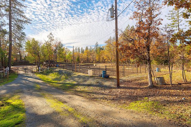 315 Hitching Post Road, Grants Pass, OR 97526