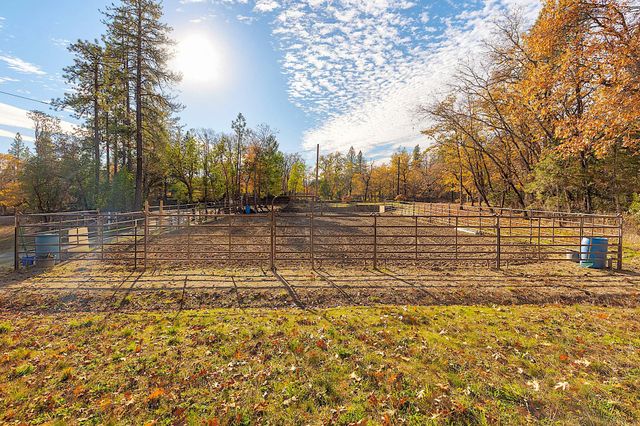 315 Hitching Post Road, Grants Pass, OR 97526