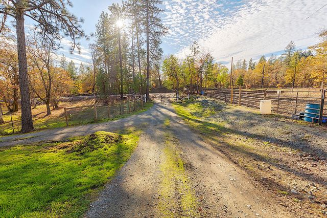 315 Hitching Post Road, Grants Pass, OR 97526