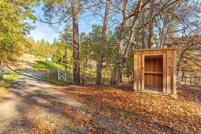 315 Hitching Post Road, Grants Pass, OR 97526