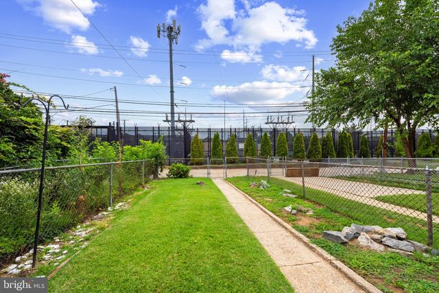 2207 HAWTHORNE RD, Baltimore, MD 21220