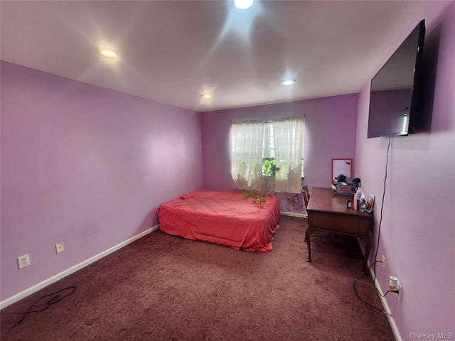 4 Sprucewood Boulevard, Central Islip, NY 11722