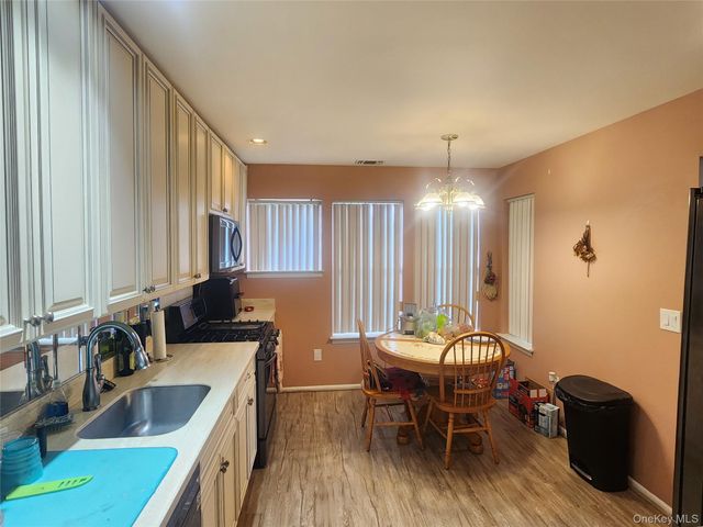 4 Sprucewood Boulevard, Central Islip, NY 11722