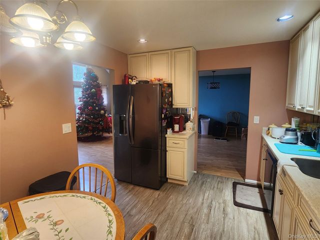 4 Sprucewood Boulevard, Central Islip, NY 11722