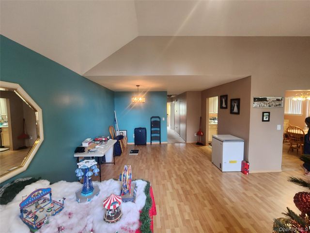 4 Sprucewood Boulevard, Central Islip, NY 11722