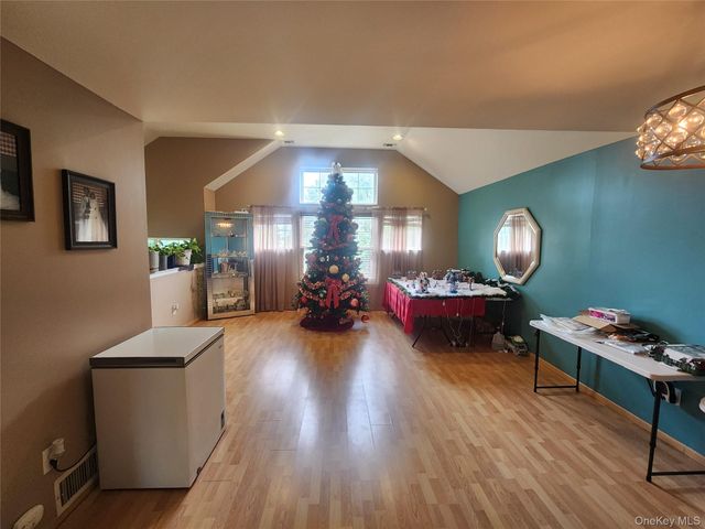 4 Sprucewood Boulevard, Central Islip, NY 11722