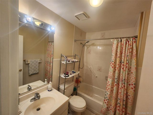 4 Sprucewood Boulevard, Central Islip, NY 11722