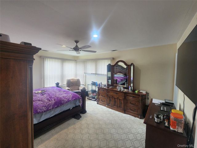 4 Sprucewood Boulevard, Central Islip, NY 11722