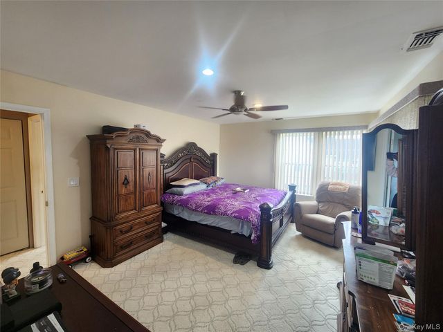 4 Sprucewood Boulevard, Central Islip, NY 11722