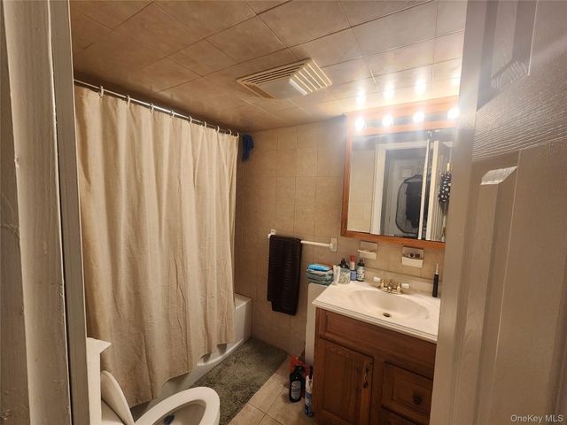 4 Sprucewood Boulevard, Central Islip, NY 11722