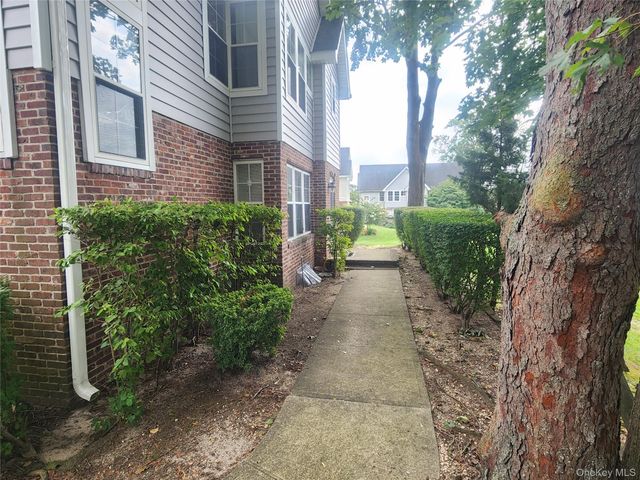 4 Sprucewood Boulevard, Central Islip, NY 11722