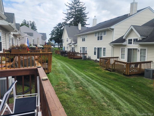 4 Sprucewood Boulevard, Central Islip, NY 11722