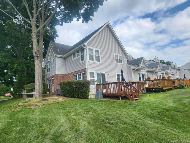 4 Sprucewood Boulevard, Central Islip, NY 11722