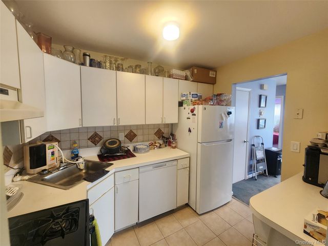 4 Sprucewood Boulevard, Central Islip, NY 11722