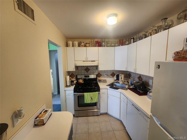 4 Sprucewood Boulevard, Central Islip, NY 11722
