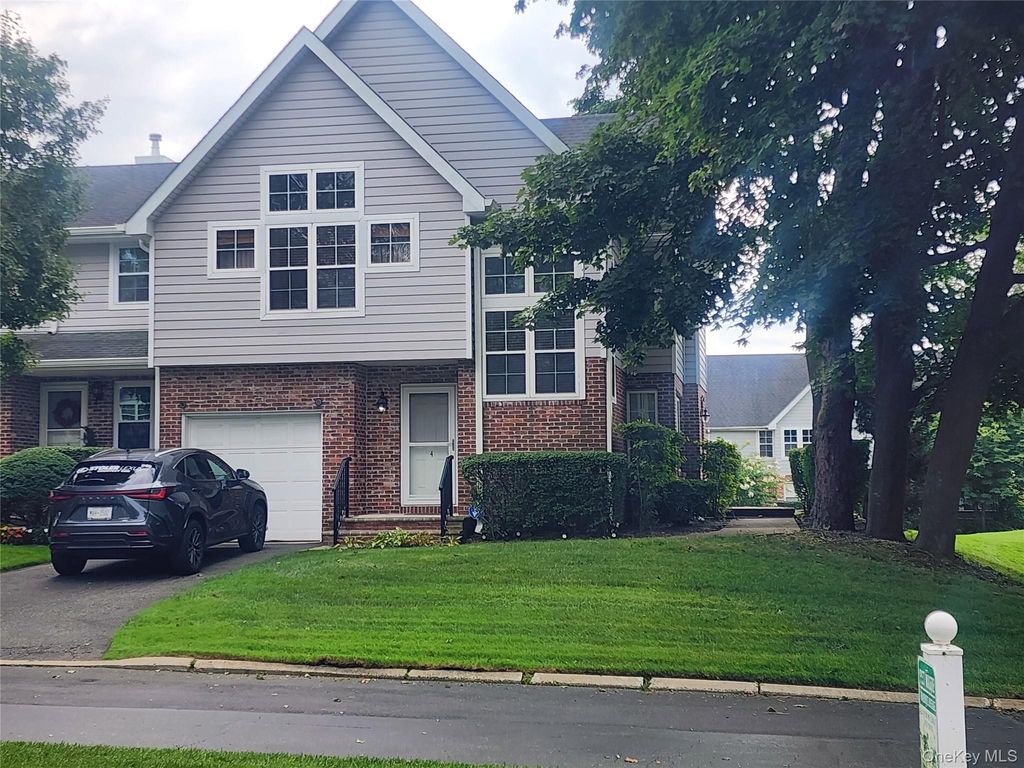 4 Sprucewood Boulevard, Central Islip, NY 11722