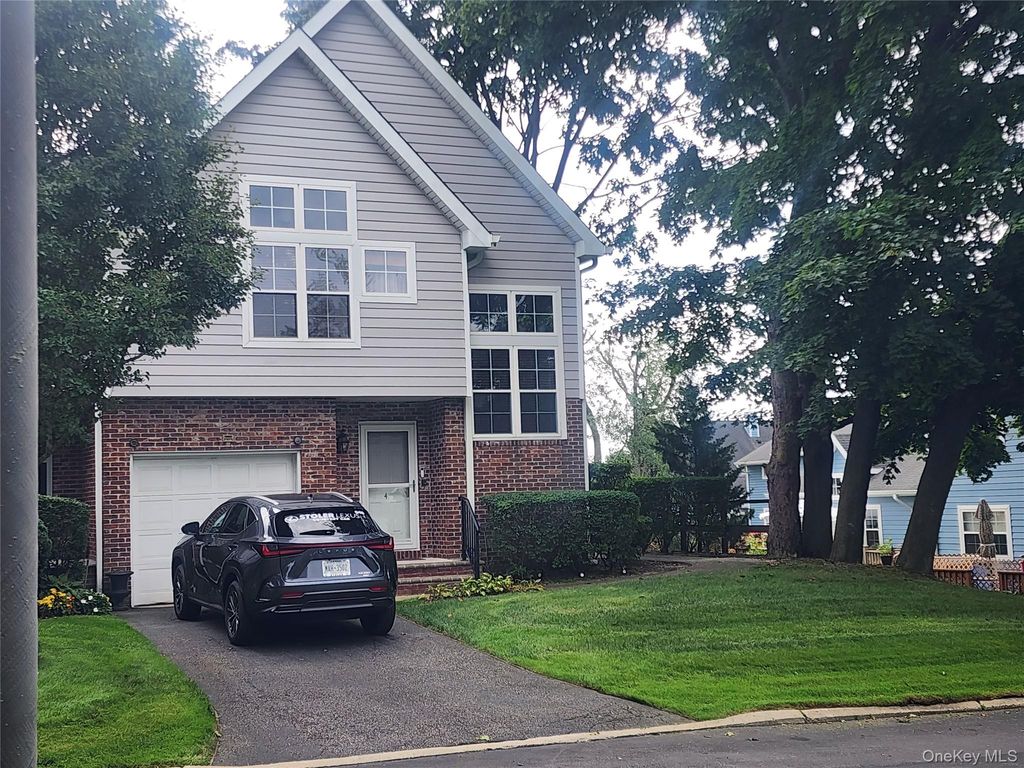 4 Sprucewood Boulevard, Central Islip, NY 11722 — photo 3