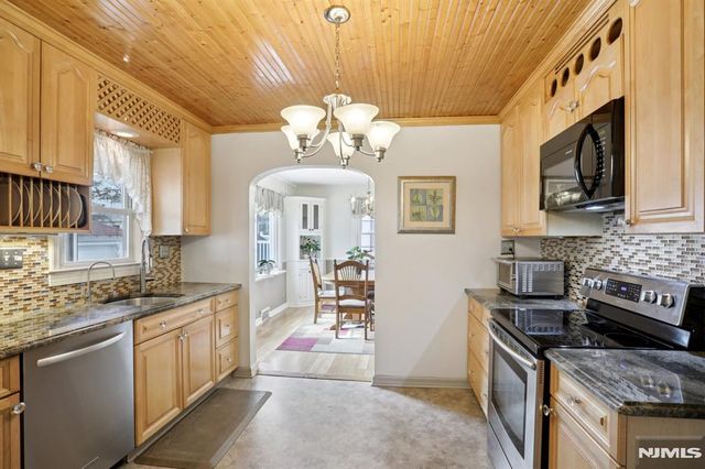 6 S Garden Court, Garfield, NJ 07026